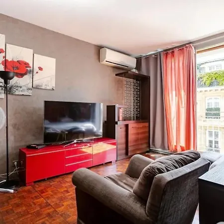 Elysees Apartment