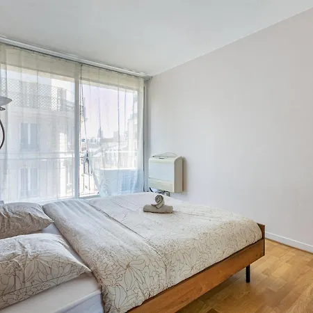 Elysees Apartment