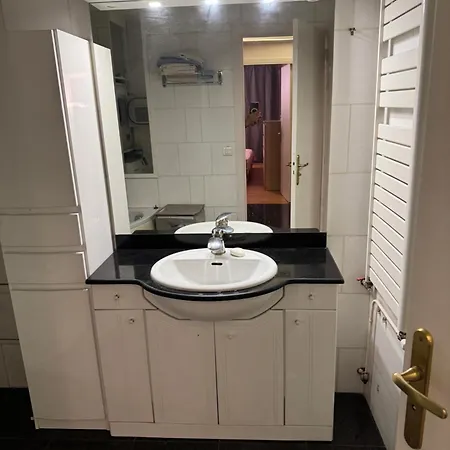 Elysees Apartment *